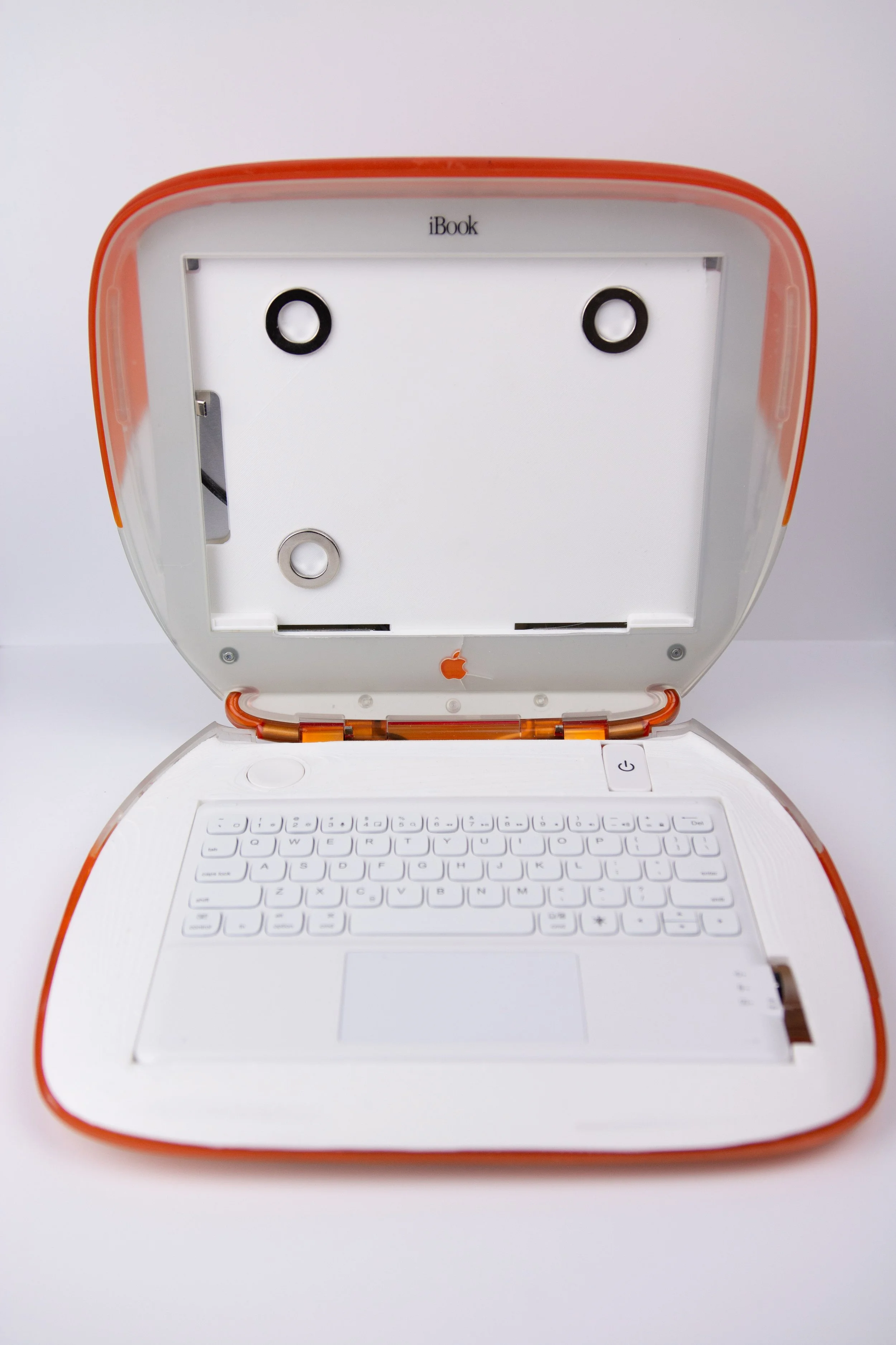 Apple Turnover iBook G3 Clamshell - Case for iPad Pro 11